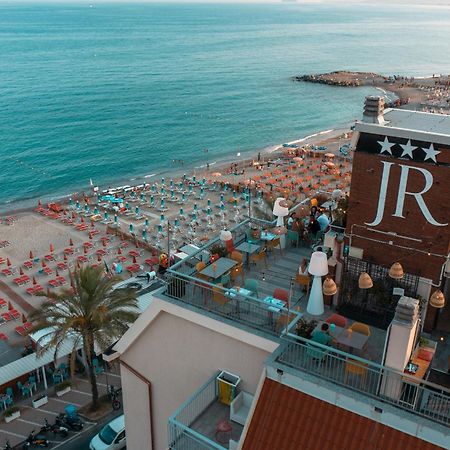 Hotel Jolly Roger П'єтра-Лігуре Екстер'єр фото