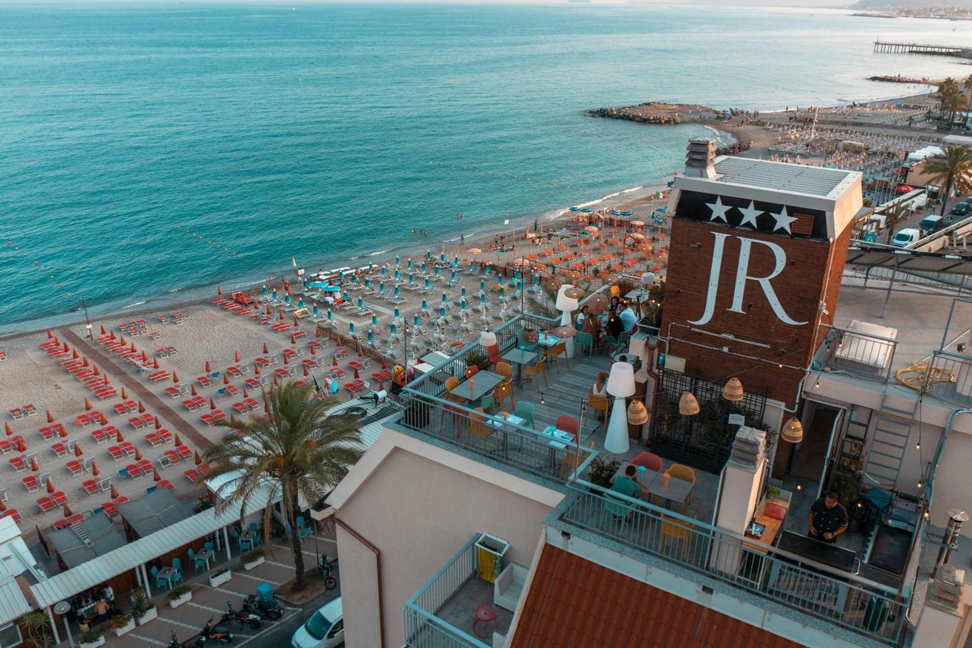 Hotel Jolly Roger П'єтра-Лігуре Екстер'єр фото