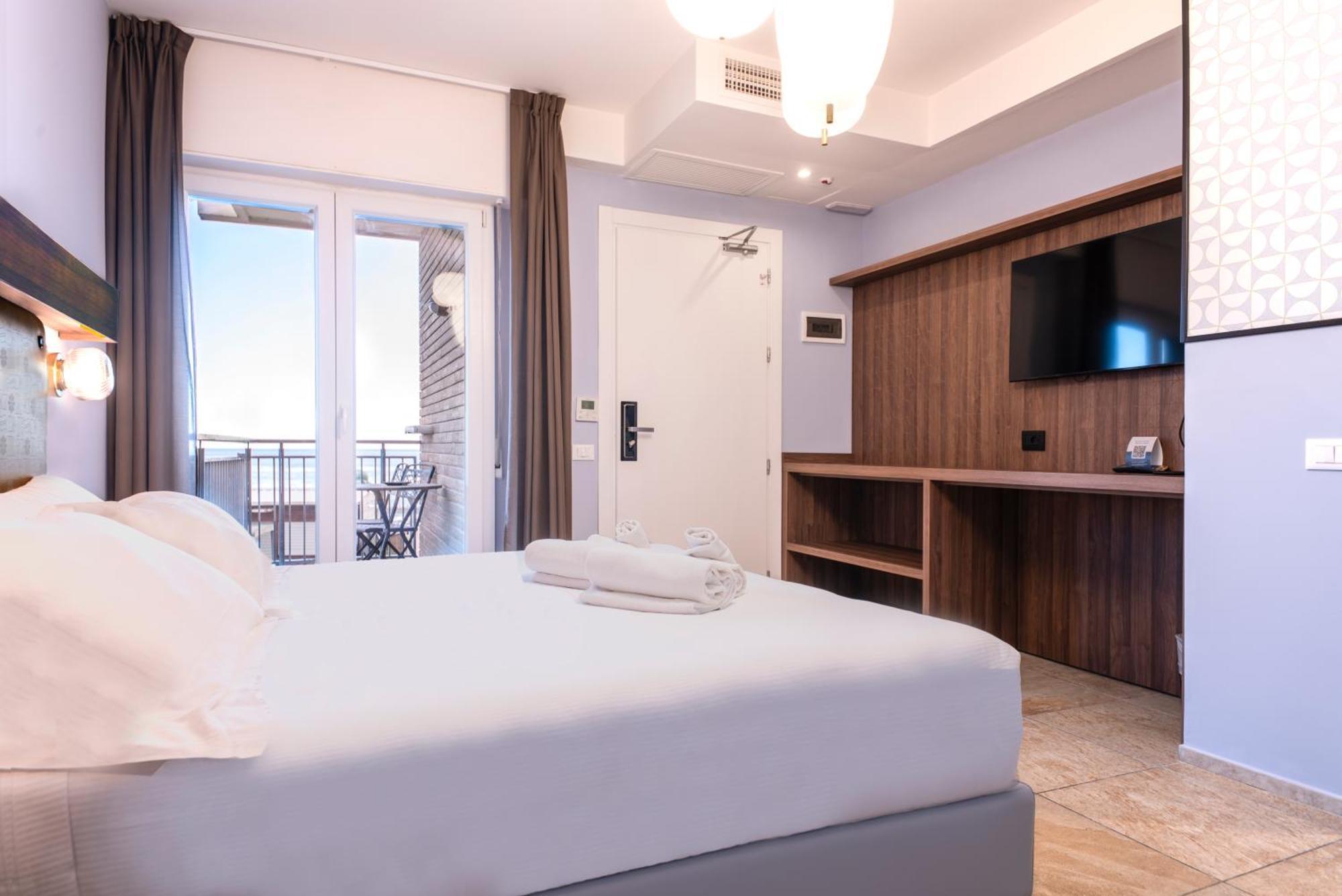 Hotel Jolly Roger П'єтра-Лігуре Екстер'єр фото