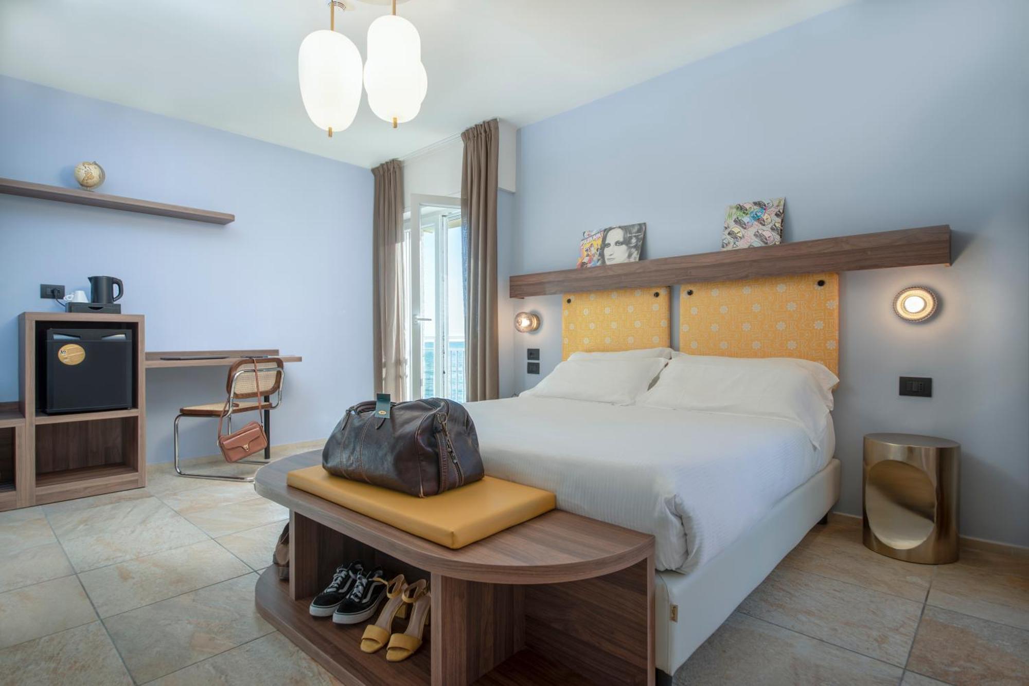 Hotel Jolly Roger П'єтра-Лігуре Екстер'єр фото