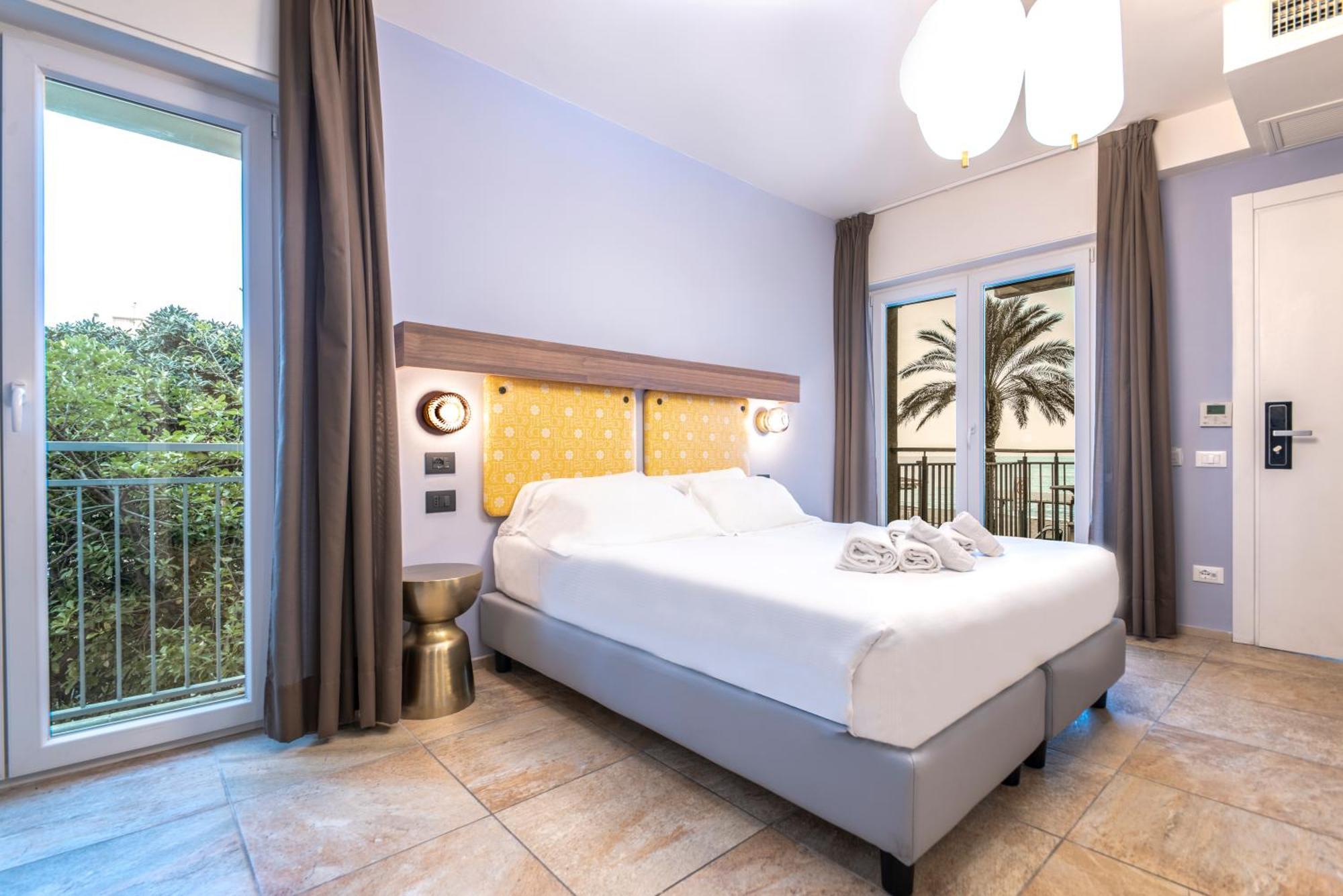 Hotel Jolly Roger П'єтра-Лігуре Екстер'єр фото