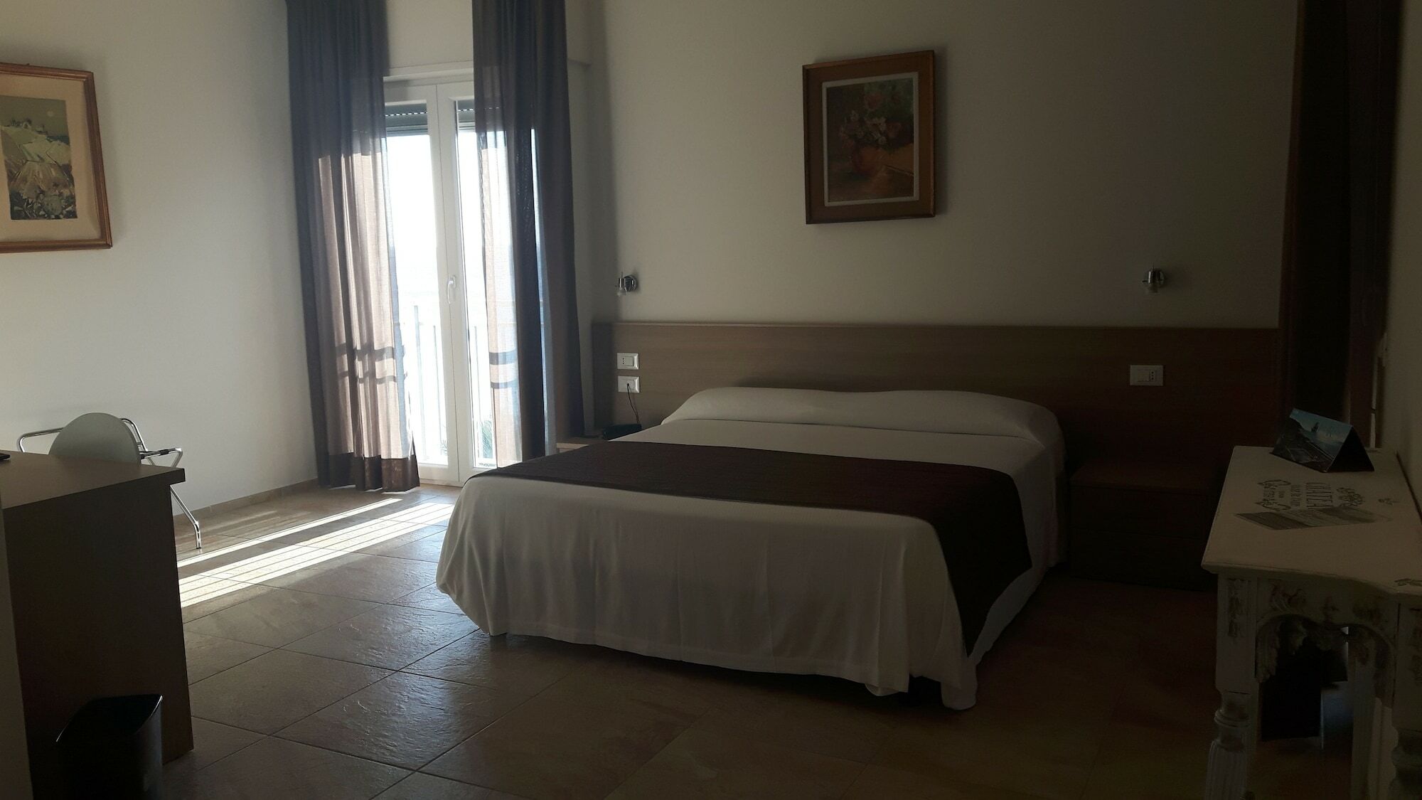Hotel Jolly Roger П'єтра-Лігуре Екстер'єр фото